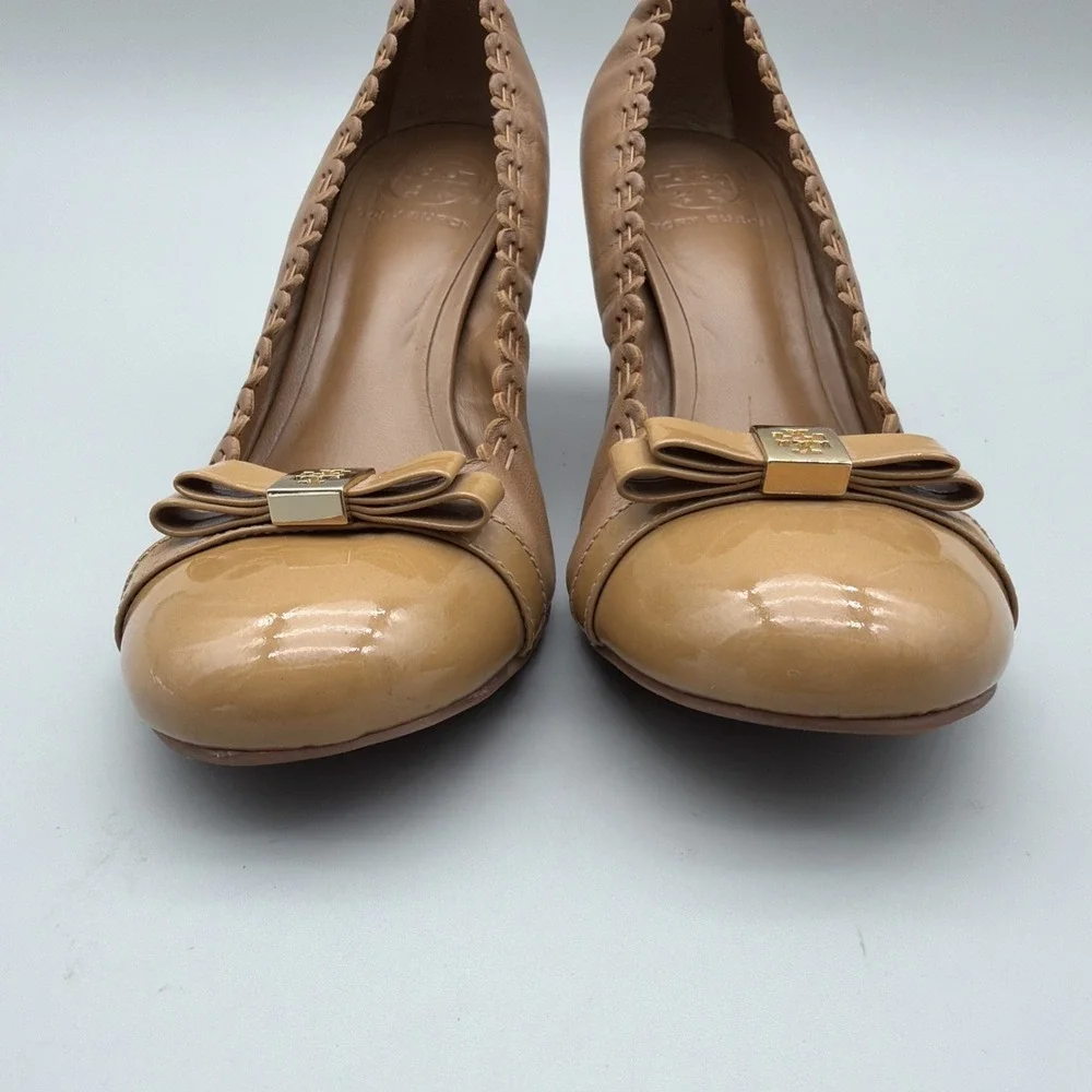 Tory Burch Romy Patent Leather Cap Toe Bow Pumps Heels Womens 8M Tan